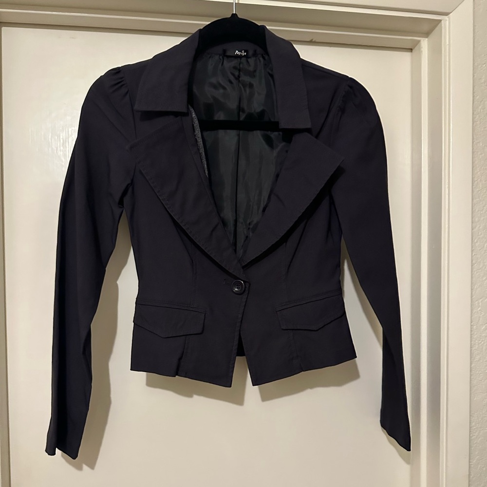 Papaya grey/black one button front blazer with ruched shoulders